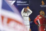 Foto zur News: Lewis Hamilton (Mercedes) und Sebastian Vettel (Ferrari)