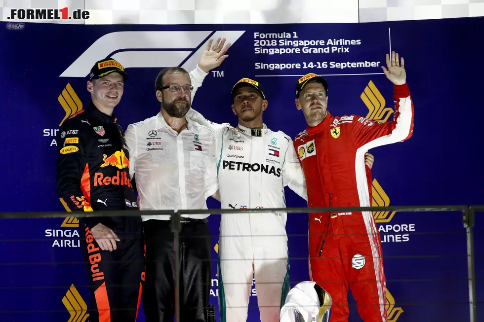 Foto zur News: Max Verstappen (Red Bull), Lewis Hamilton (Mercedes) und Sebastian Vettel (Ferrari)