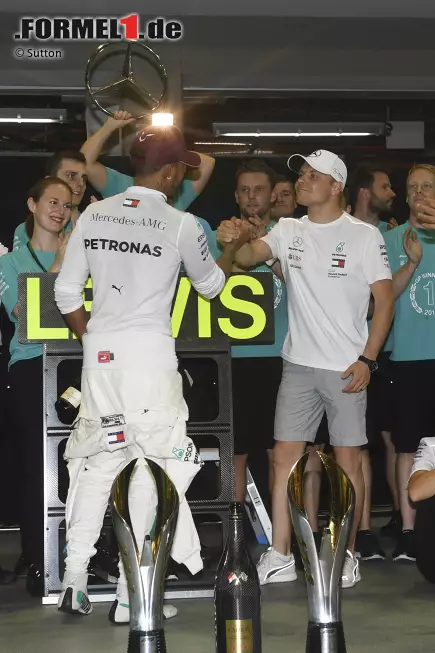 Foto zur News: Lewis Hamilton (Mercedes) und Valtteri Bottas (Mercedes)