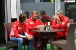 Foto zur News: Antonio Giovinazzi, Gino Rosato und Maurizio Arrivabene (Ferrari)