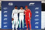 Foto zur News: Valtteri Bottas (Mercedes), Lewis Hamilton (Mercedes) und Sebastian Vettel (Ferrari)