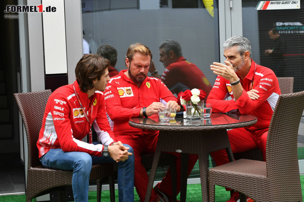 Foto zur News: Antonio Giovinazzi, Gino Rosato und Maurizio Arrivabene (Ferrari)
