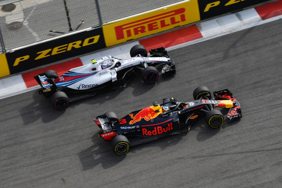 Foto zur News: Daniel Ricciardo (Red Bull) und Sergei Sirotkin (Williams)