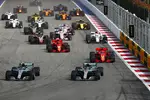 Foto zur News: Valtteri Bottas (Mercedes), Lewis Hamilton (Mercedes) und Sebastian Vettel (Ferrari)