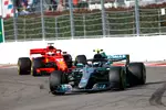 Foto zur News: Valtteri Bottas (Mercedes) und Sebastian Vettel (Ferrari)