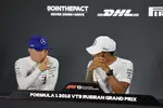 Foto zur News: Valtteri Bottas (Mercedes) und Lewis Hamilton (Mercedes)