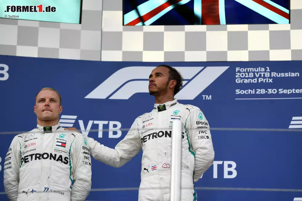 Foto zur News: Lewis Hamilton (Mercedes) und Valtteri Bottas (Mercedes)