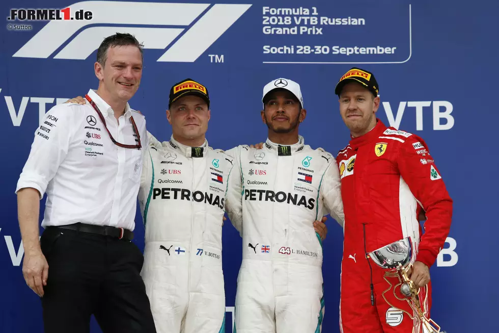 Foto zur News: Valtteri Bottas (Mercedes), Lewis Hamilton (Mercedes) und Sebastian Vettel (Ferrari)