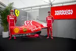 Foto zur News: Kimi Räikkönen (Ferrari) und Sebastian Vettel (Ferrari)