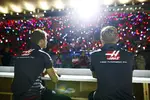 Foto zur News: Romain Grosjean (Haas) und Kevin Magnussen (Haas)