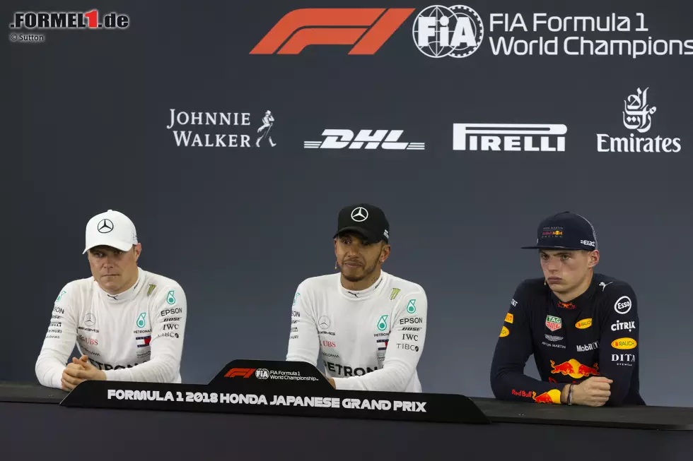 Foto zur News: Valtteri Bottas (Mercedes), Lewis Hamilton (Mercedes) und Max Verstappen (Red Bull)