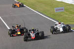 Foto zur News: Kevin Magnussen (Haas), Charles Leclerc (Sauber) und Daniel Ricciardo (Red Bull)