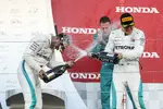 Foto zur News: Lewis Hamilton (Mercedes) und Valtteri Bottas (Mercedes)