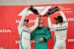 Foto zur News: Valtteri Bottas (Mercedes) und Lewis Hamilton (Mercedes)