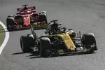 Foto zur News: Nico Hülkenberg (Renault) und Sebastian Vettel (Ferrari)