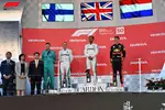 Foto zur News: Valtteri Bottas (Mercedes), Lewis Hamilton (Mercedes) und Max Verstappen (Red Bull)