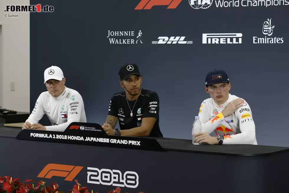 Foto zur News: Valtteri Bottas (Mercedes), Lewis Hamilton (Mercedes) und Max Verstappen (Red Bull)