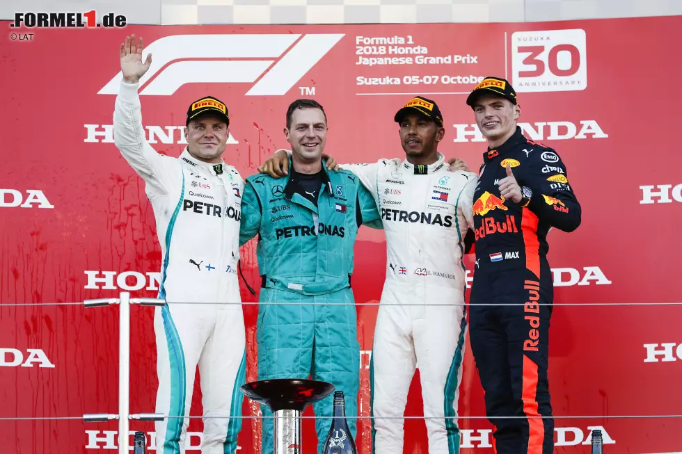 Foto zur News: Valtteri Bottas (Mercedes), Lewis Hamilton (Mercedes) und Max Verstappen (Red Bull)