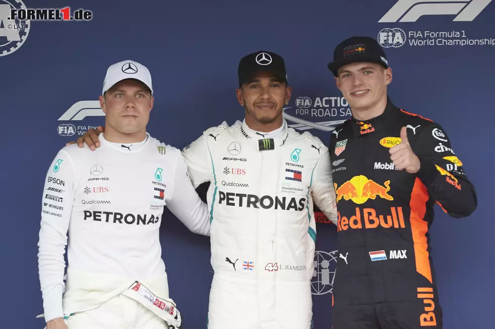 Foto zur News: Valtteri Bottas (Mercedes), Lewis Hamilton (Mercedes) und Max Verstappen (Red Bull)