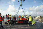 Foto zur News: Donuts in 200 Metern Höhe: David Coulthard (Red Bull) auf dem One-Thousand-Museum-Wolkenkratzer in Miami mit dem RB7