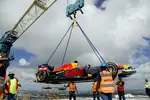 Foto zur News: Donuts in 200 Metern Höhe: David Coulthard (Red Bull) auf dem One-Thousand-Museum-Wolkenkratzer in Miami mit dem RB7