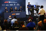 Foto zur News: Romain Grosjean (Haas), Lewis Hamilton (Mercedes), Fernando Alonso (McLaren) und Daniel Ricciardo (Red Bull)
