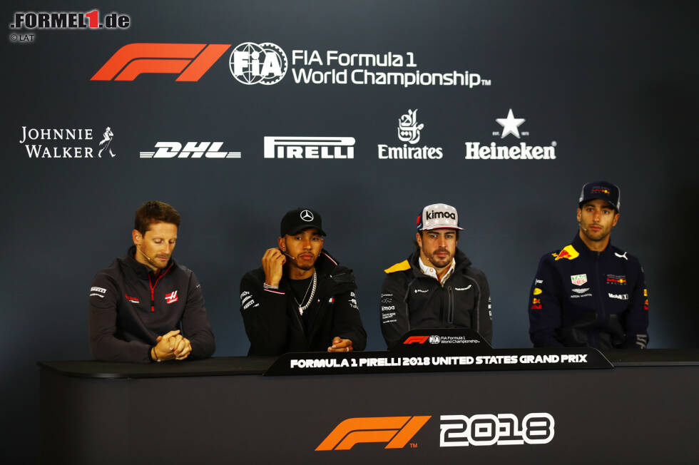 Foto zur News: Romain Grosjean (Haas), Lewis Hamilton (Mercedes) und Fernando Alonso (McLaren)