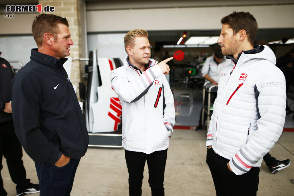 Foto zur News: Clint Bowyer, Kevin Magnussen (Haas) und Romain Grosjean (Haas)