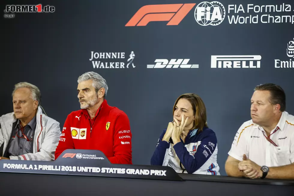 Foto zur News: Maurizio Arrivabene, Claire Williams und Zak Brown