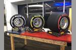 Foto zur News: Pirelli präsentiert die Farben der drei Reifenmischungen für 2019