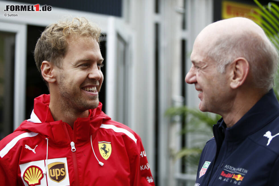 Foto zur News: Sebastian Vettel (Ferrari) und Adrian Newey (Red Bull)