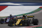 Foto zur News: Carlos Sainz (Renault) und Brendon Hartley (Toro Rosso)