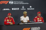Foto zur News: Sebastian Vettel (Ferrari), Lewis Hamilton (Mercedes) und Kimi Räikkönen (Ferrari)