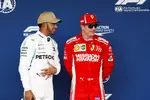 Foto zur News: Lewis Hamilton (Mercedes) und Kimi Räikkönen (Ferrari)