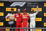 Foto zur News: Max Verstappen (Red Bull), Kimi Räikkönen (Ferrari) und Lewis Hamilton (Mercedes)