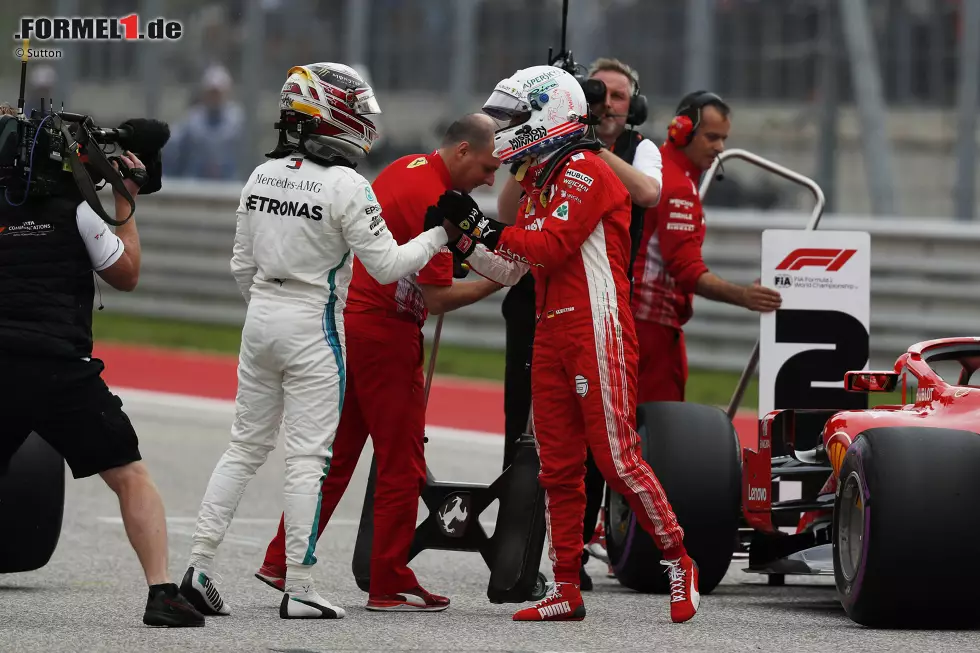 Foto zur News: Lewis Hamilton (Mercedes) und Sebastian Vettel (Ferrari)