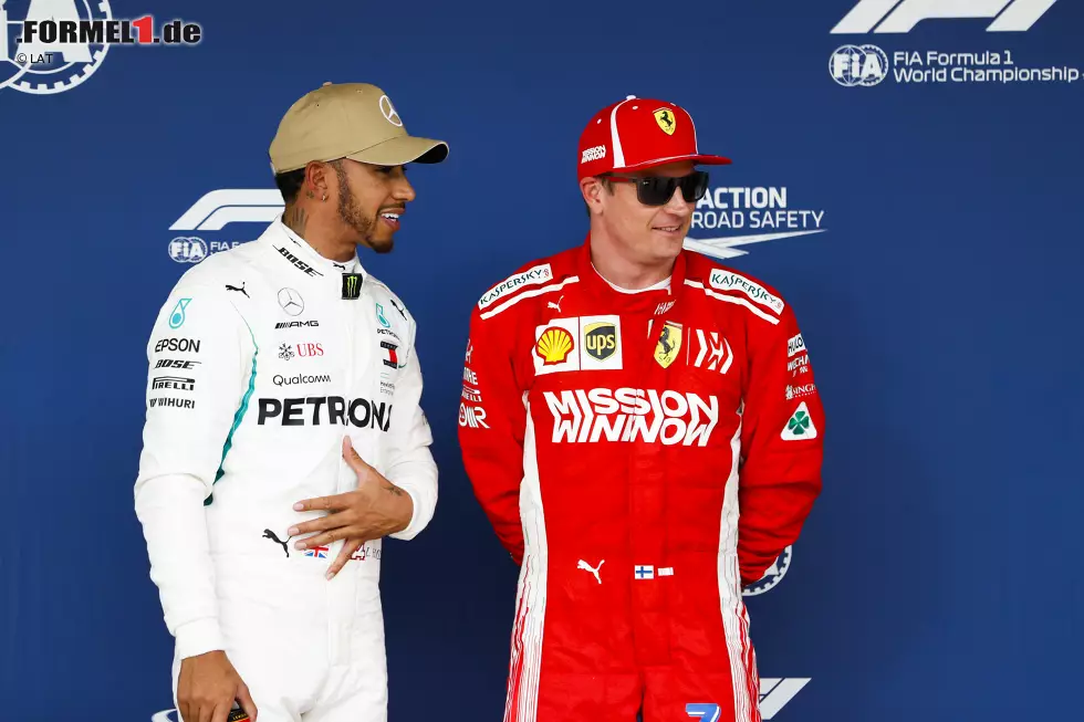 Foto zur News: Lewis Hamilton (Mercedes) und Kimi Räikkönen (Ferrari)