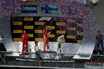 Foto zur News: Max Verstappen (Red Bull), Kimi Räikkönen (Ferrari) und Lewis Hamilton (Mercedes)