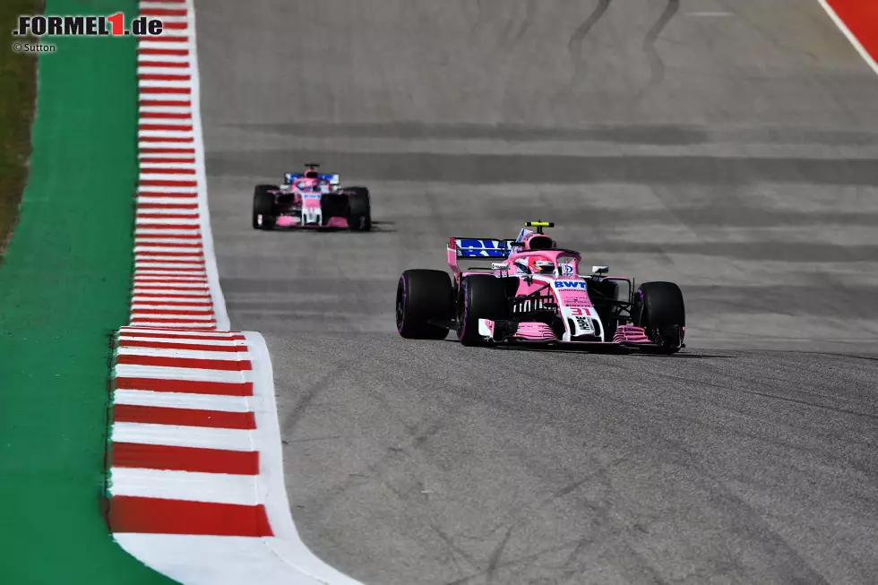 Foto zur News: Esteban Ocon (Racing Point) und Sergio Perez (Racing Point)