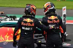 Foto zur News: Daniel Ricciardo (Red Bull) und Max Verstappen (Red Bull)