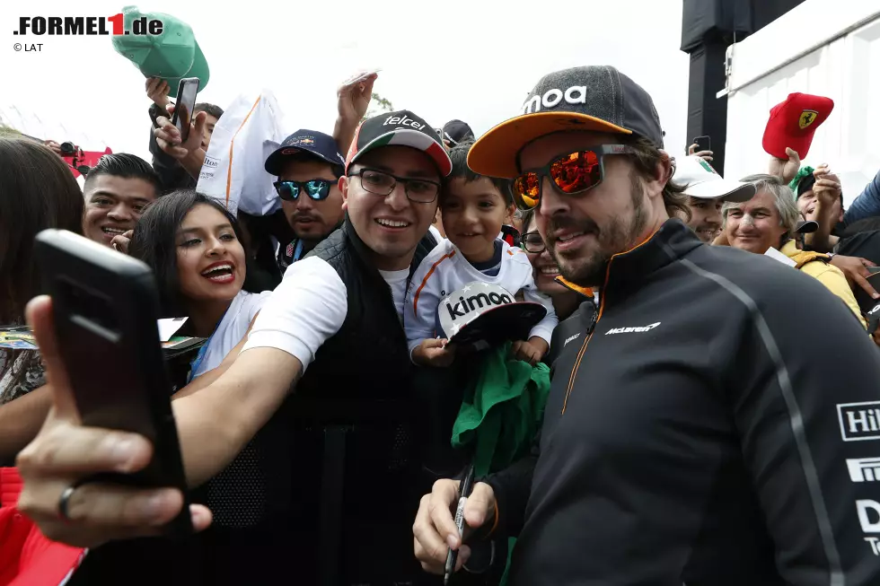 Foto zur News: Fernando Alonso (McLaren)