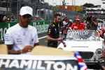 Foto zur News: Sebastian Vettel (Ferrari) und Lewis Hamilton (Mercedes)