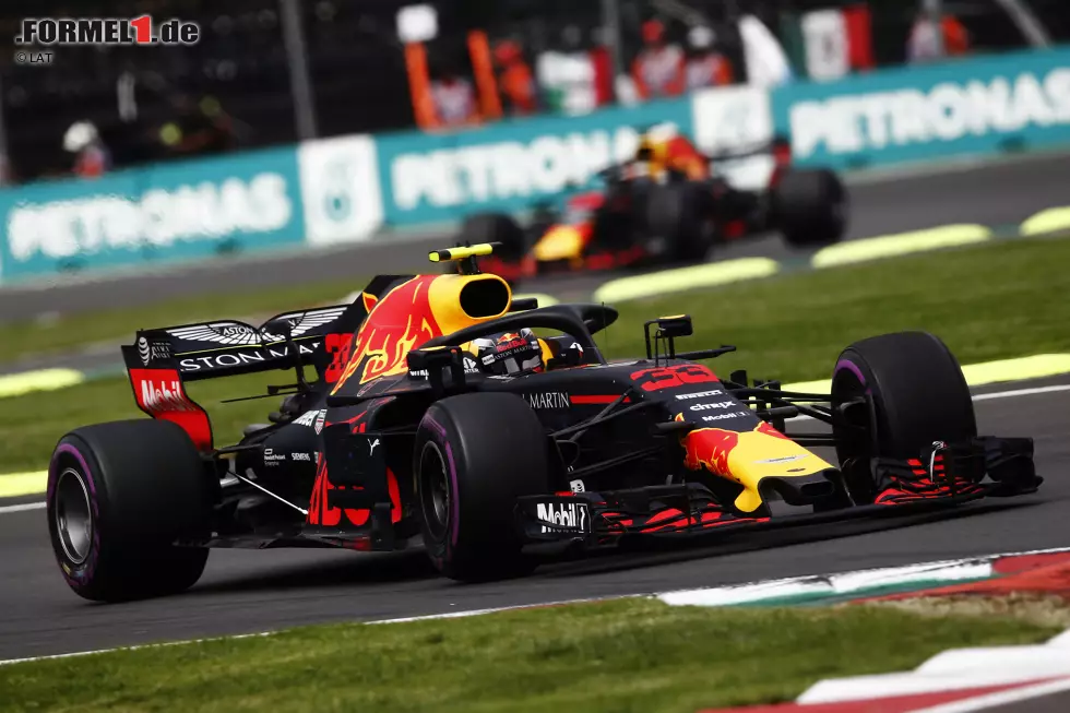 Foto zur News: Max Verstappen (Red Bull) und Daniel Ricciardo (Red Bull)