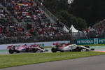 Foto zur News: Marcus Ericsson (Sauber) und Sergio Perez (Racing Point)