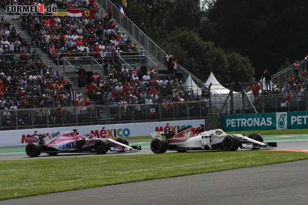 Foto zur News: Marcus Ericsson (Sauber) und Sergio Perez (Racing Point)
