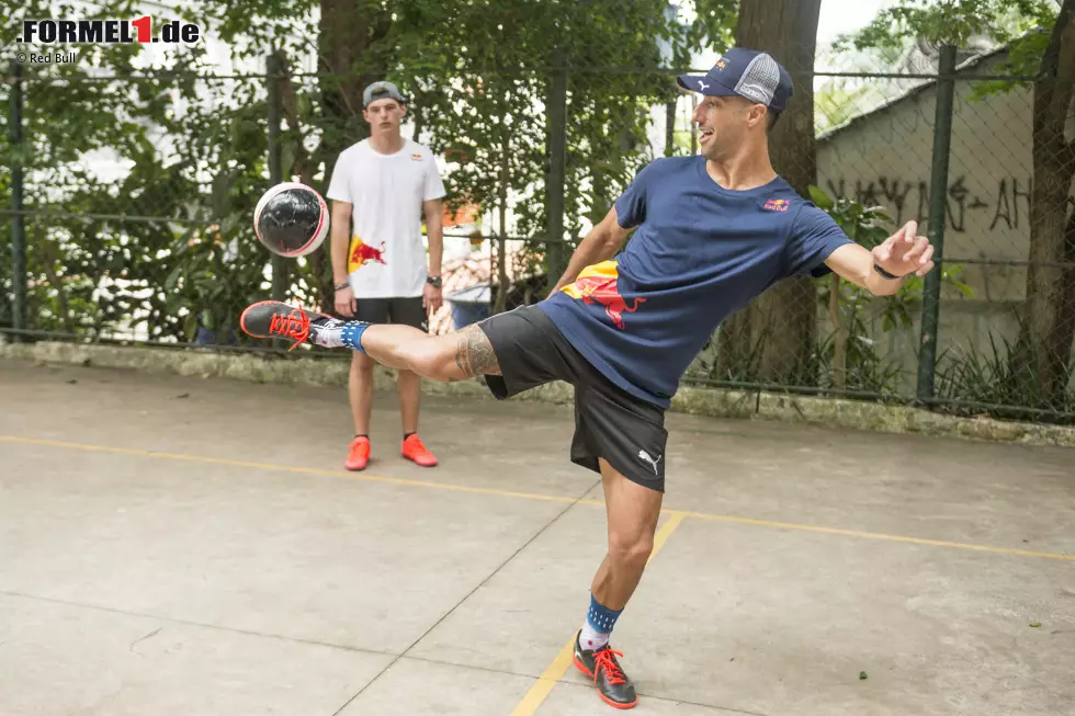 Foto zur News: Max Verstappen und Daniel Ricciardo (Red Bull)