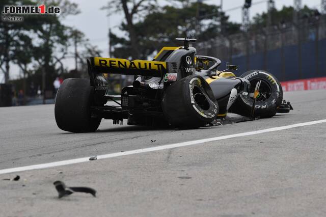 Foto zur News: Das Ergebnis: Der Renault R.S.18 ist halbseitig gelähmt.