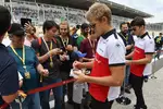 Foto zur News: Marcus Ericsson (Sauber) und Charles Leclerc (Sauber)