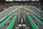 Foto zur News: Esteban Ocon (Racing Point), Stoffel Vandoorne (McLaren) und Fernando Alonso (McLaren)