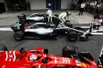 Foto zur News: Lewis Hamilton (Mercedes), Valtteri Bottas (Mercedes) und Sebastian Vettel (Ferrari)